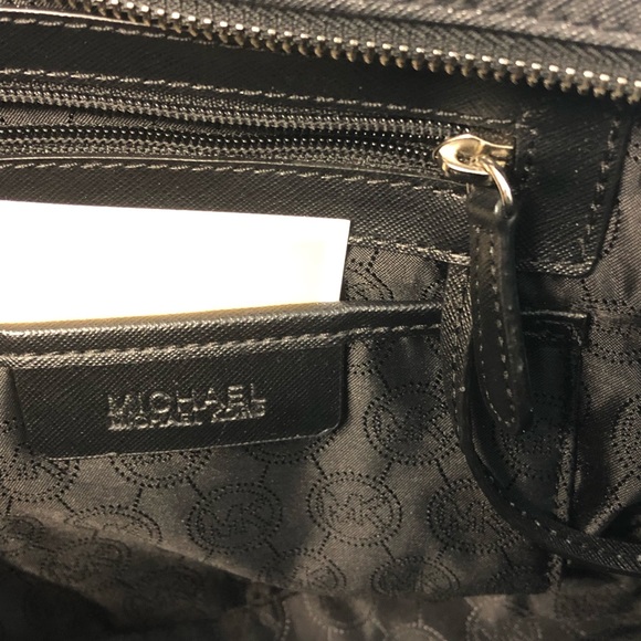Michael Kors White & Black Purse - Picture 3 of 5